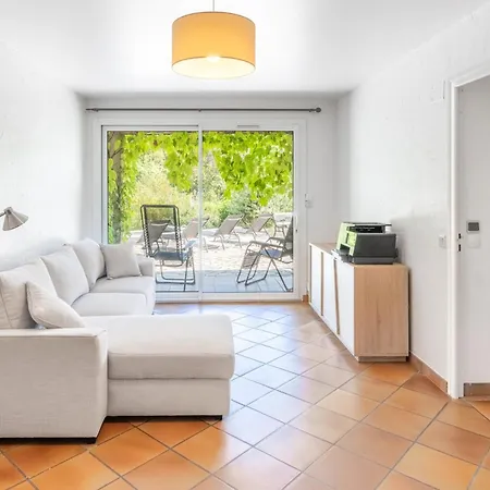Villa De 180 M2 Avec Piscine A Saint-raphael Pour 10 Personnes