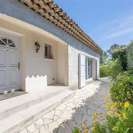 De 180 M2 Avec Piscine A Saint-raphael Pour 10 Personnes Villa